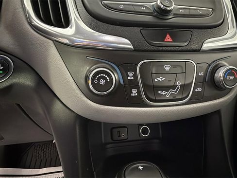 Used 2018 Chevrolet Equinox LS image 22