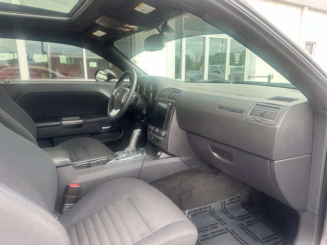 Used 2014 Dodge Challenger R/T RWD image 9