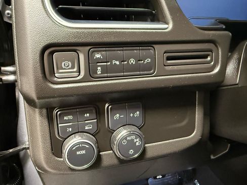Used 2022 Chevrolet Suburban LT AWD/4WD image 11