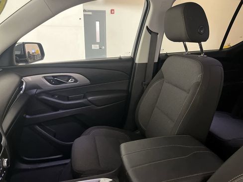 Used 2020 Chevrolet Traverse LT image 27