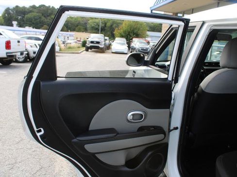 Used 2017 Kia Soul image 15