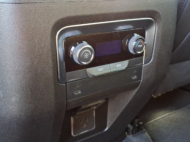 Used 2026 Chevrolet Suburban RST AWD/4WD image 19