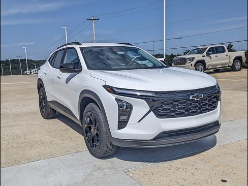 New 2026 Chevrolet Trax LT w/ Driver Confidence Package FWD image 5