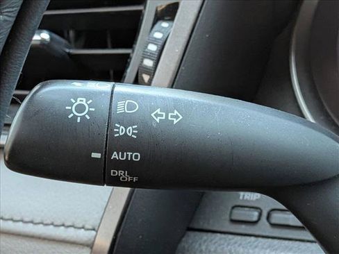 Used 2022 Toyota Camry SE image 8