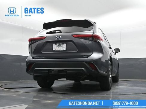 Used 2020 Toyota Highlander XLE AWD/4WD image 39