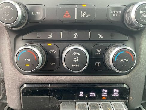 Used 2022 RAM 1500 Big Horn w/ Night Edition RWD image 16