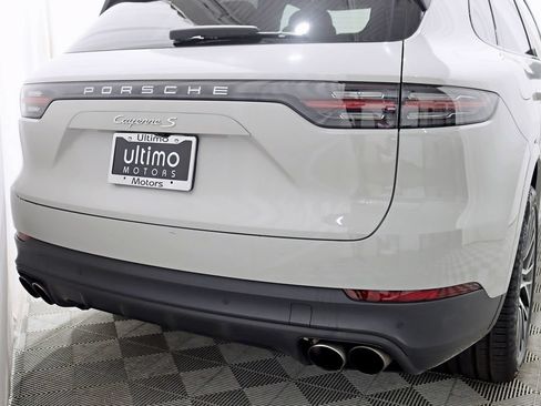 Used 2023 Porsche Cayenne S AWD/4WD image 9