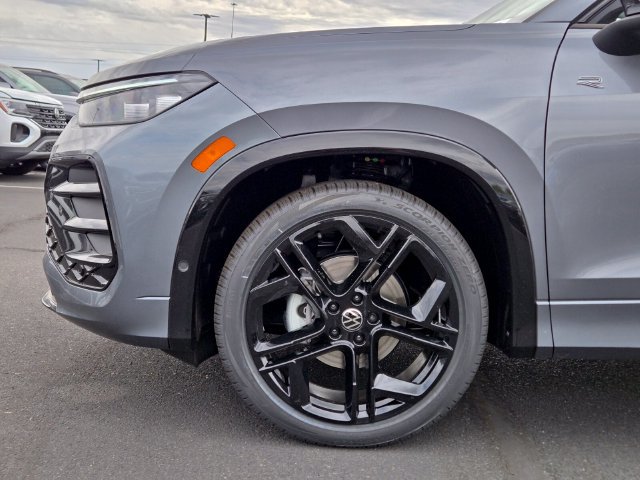 New 2026 Volkswagen Tiguan SE R-Line FWD image 5