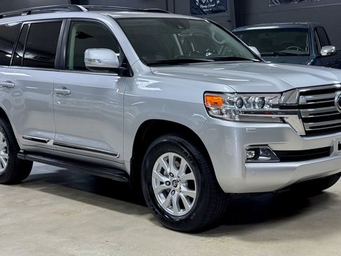 Used 2016 Toyota Land Cruiser AWD/4WD image 2