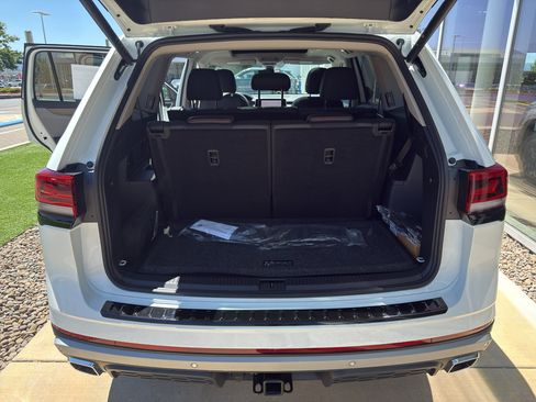 New 2025 Volkswagen Atlas Peak Edition SE image 16