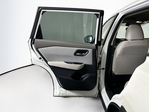 Used 2023 Nissan Rogue SV image 25