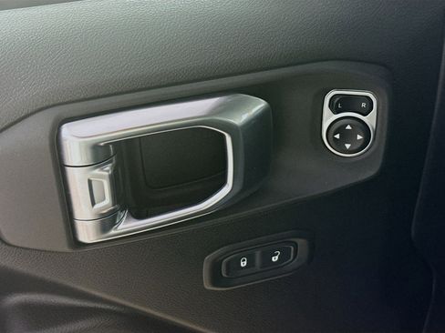 Used 2024 Jeep Wrangler Unlimited image 20