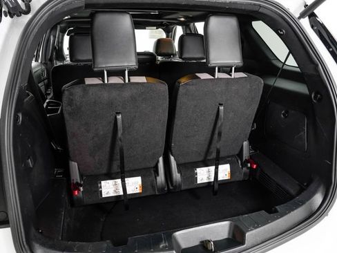 Used 2017 Ford Explorer XLT w/ Equipment Group 202A FWD image 27