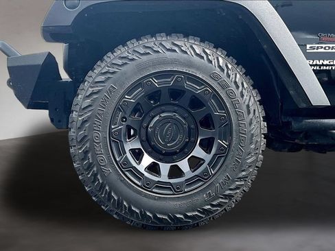 Used 2017 Jeep Wrangler Unlimited Sport w/ Quick Order Package 23S AWD/4WD image 9