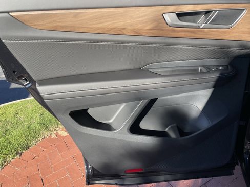 New 2026 Volkswagen Atlas SE image 11