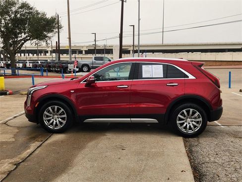 Used 2023 Cadillac XT4 Premium Luxury image 4