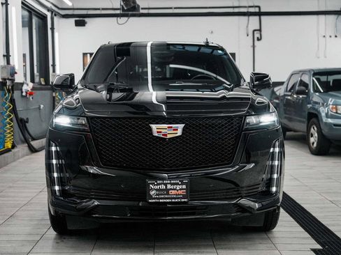 Used 2024 Cadillac Escalade Sport image 2