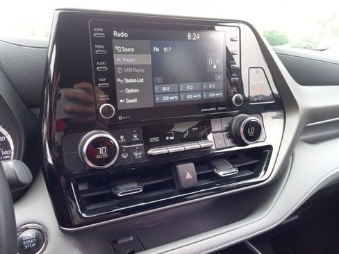 Used 2022 Toyota Highlander LE image 21