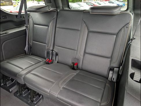 Used 2023 Chevrolet Suburban Premier RWD image 13