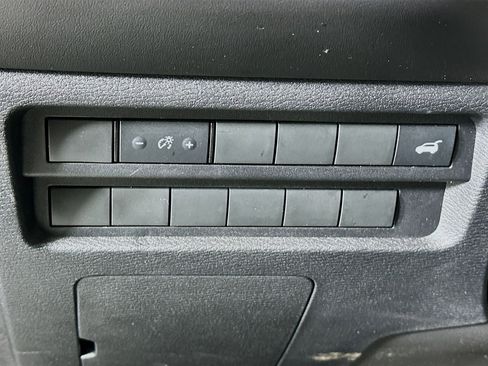 Used 2024 Mitsubishi Outlander SE image 17