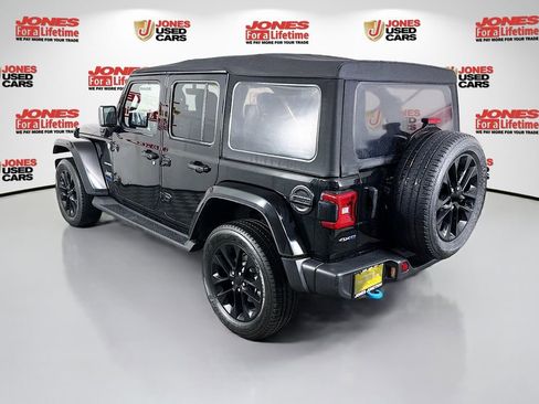 Used 2022 Jeep Wrangler Unlimited Sahara w/ Cold Weather Group AWD/4WD image 2