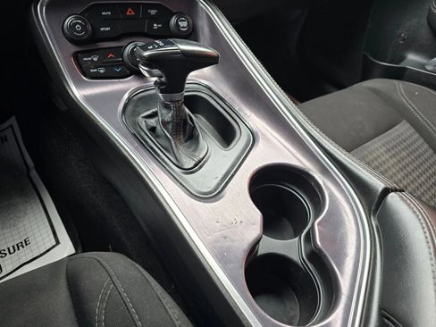 Used 2018 Dodge Challenger SXT RWD image 33