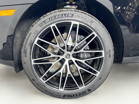 New 2026 Porsche Macan image 33