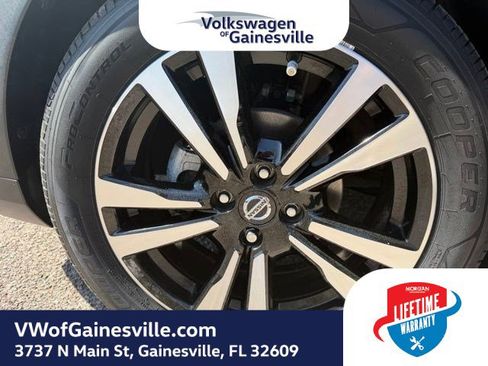 Used 2020 Nissan Kicks SR image 30