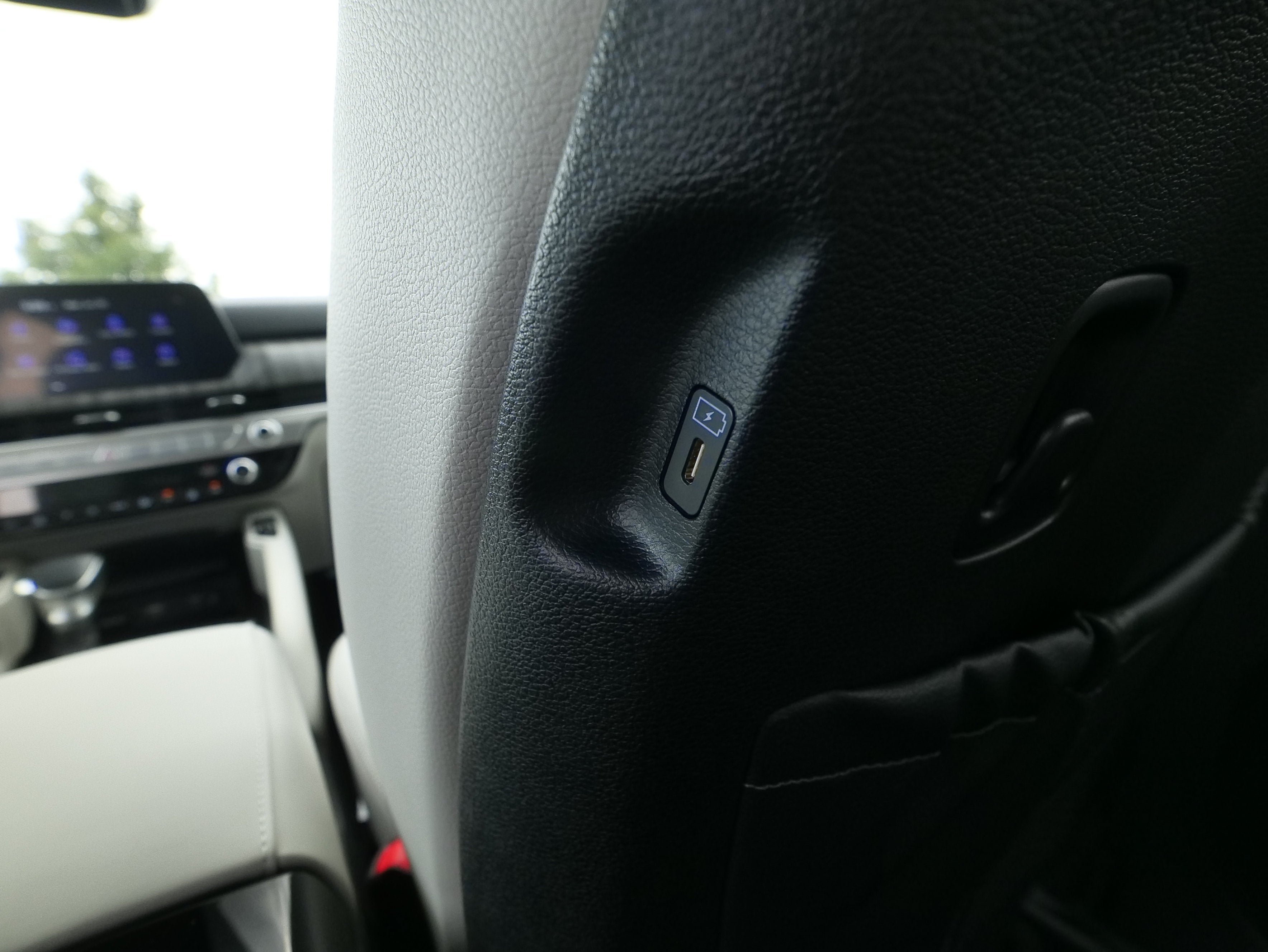 Used 2024 Kia Telluride EX w/ EX Captain's Chair Package AWD/4WD image 17