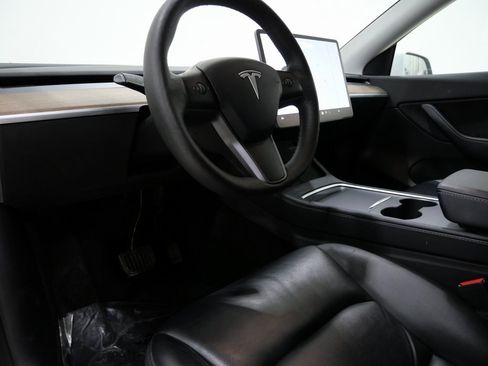 Used 2021 Tesla Model Y Long Range image 12