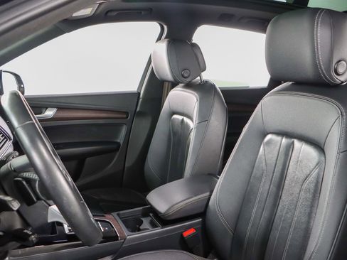 Used 2023 Audi Q5 2.0T Premium w/ Convenience Package image 23