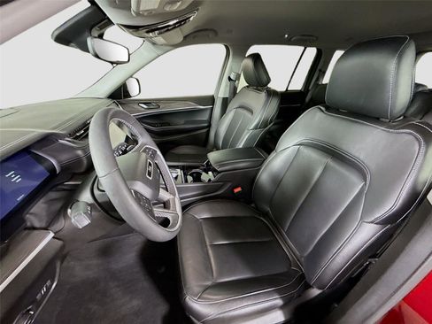 Used 2023 Jeep Grand Cherokee Limited image 15