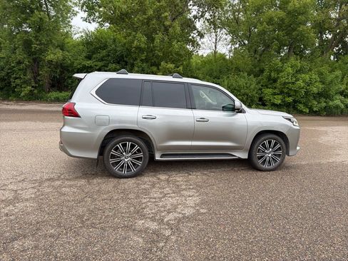 Used 2021 Lexus LX 570 4WD w/ Luxury Package image 20