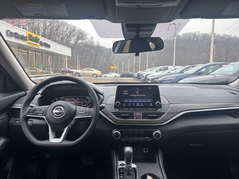 Used 2025 Nissan Altima 2.5 SV FWD image 34