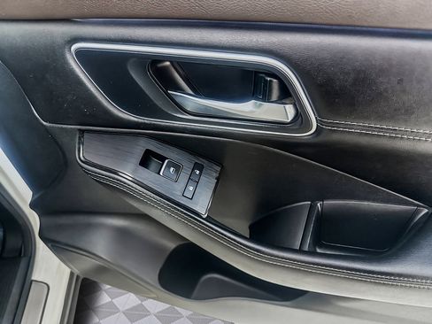 Used 2022 Nissan Rogue Platinum w/ Head-Up Display Package image 31