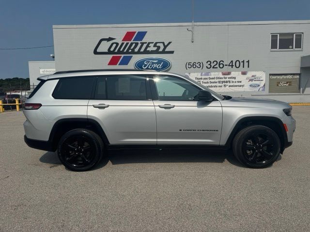 Used 2023 Jeep Grand Cherokee L Laredo AWD/4WD image 4
