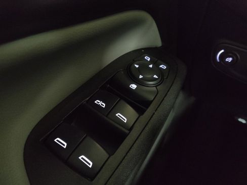 Used 2020 Chevrolet Equinox LT FWD image 27