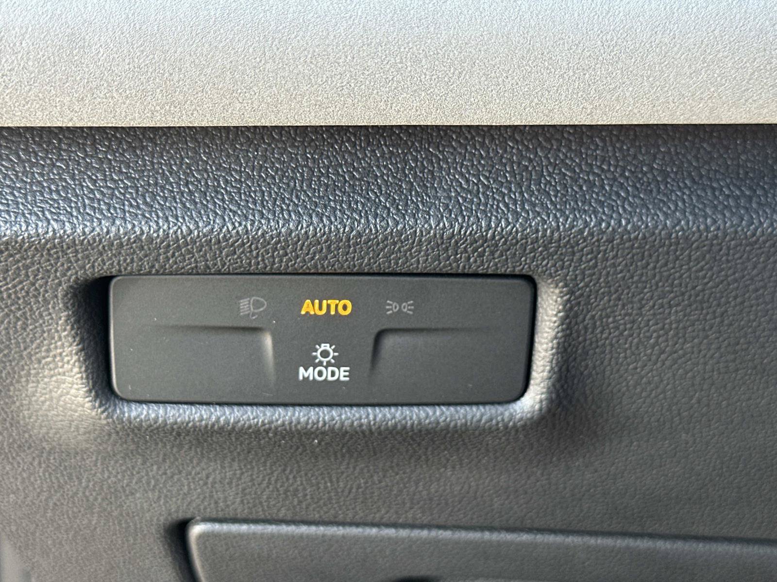 Certified 2026 Volkswagen Tiguan SE FWD image 18