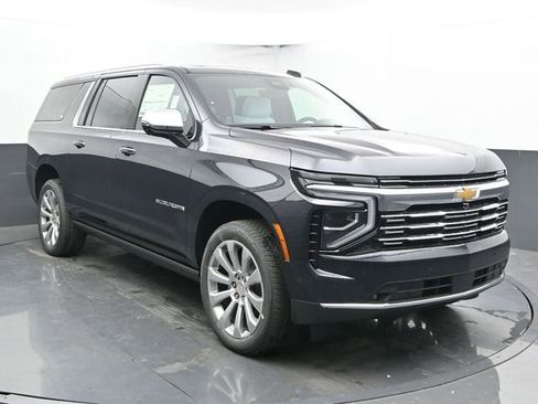 New 2026 Chevrolet Suburban Premier image 2