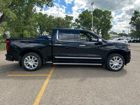 Used 2024 Chevrolet Silverado 1500 High Country w/ High Country Premium Package AWD/4WD image 9
