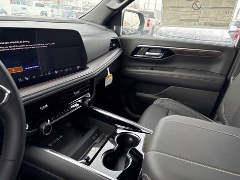 New 2025 Chevrolet Suburban Premier image 25