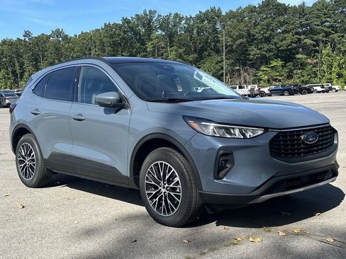 New 2025 Ford Escape SE image 13