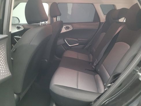 Used 2023 Kia Soul LX w/ LX Technology Package FWD image 18