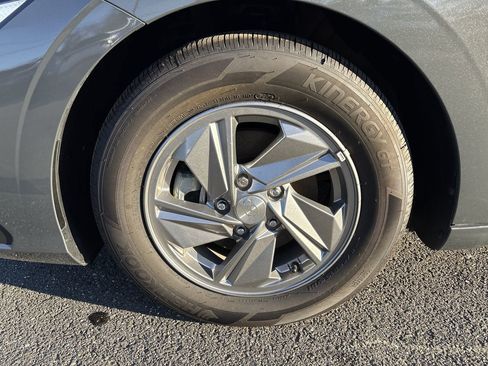 Used 2024 Hyundai Elantra SE image 10