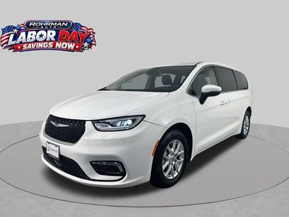 Used 2023 Chrysler Pacifica Touring-L