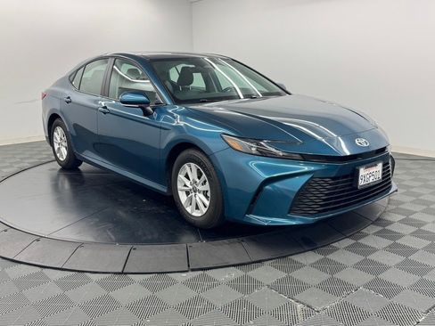 Used 2026 Toyota Camry LE w/ Convenience Package FWD image 4