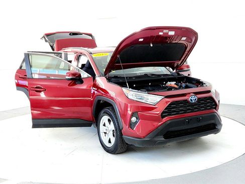 Certified 2019 Toyota RAV4 XLE w/ Convenience Package image 9