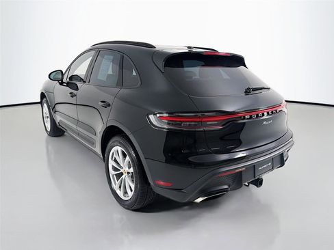 Certified 2023 Porsche Macan image 3