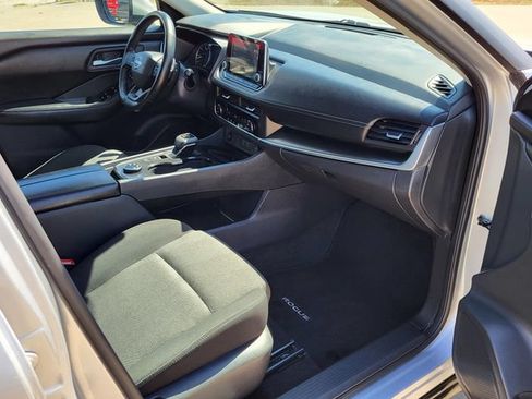 Used 2025 Nissan Rogue SV AWD/4WD image 25