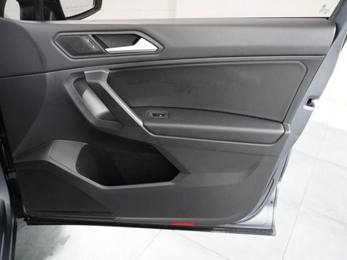 Used 2021 Volkswagen Tiguan SE w/ Panoramic Sunroof Package AWD/4WD image 27